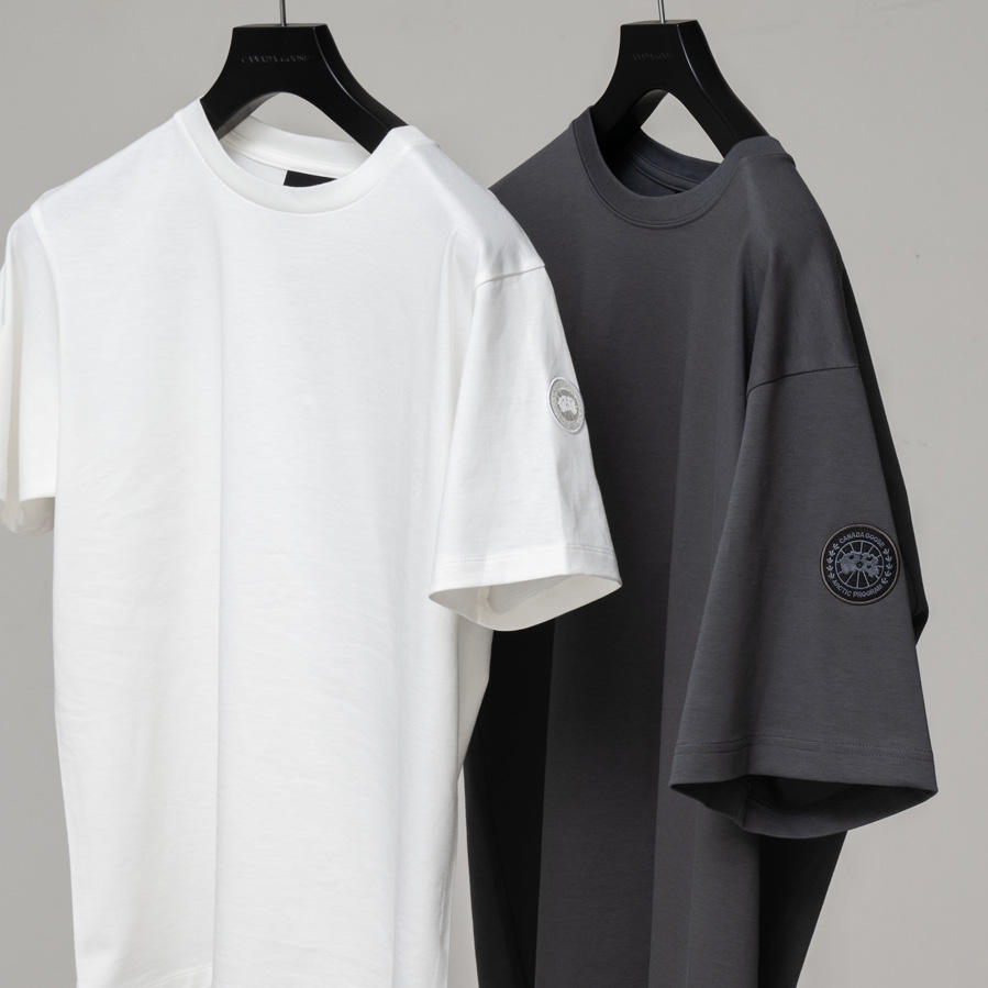 一枚で決まる品格。<br>世界最高峰コットンを、夏にふさわしい薄さへ。<br>カナダグースの 